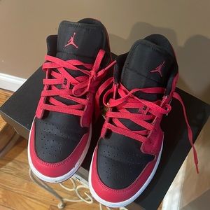 Jordan 1 Low Black & Cherry Red GS7